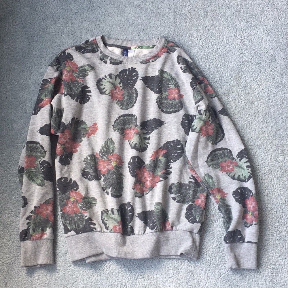 H&M pullover gray Hawaiian flower sweatshirt